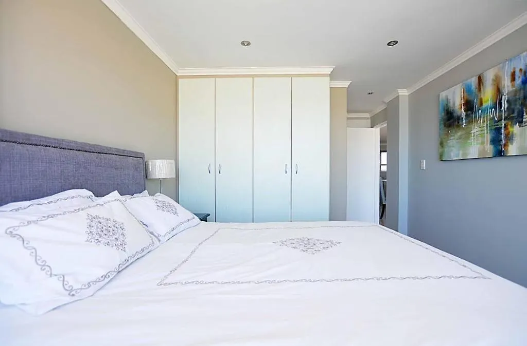 Nautica 2 Bedroom Beachfront Apartment With Sea Views Bloubergstrand 0*,